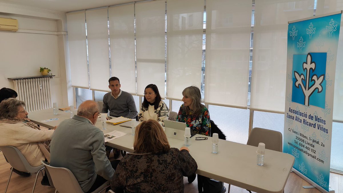 XavierEstradaF1's tweet photo. Seguim amb la ronda de reunions amb les associacions de veïns. Aquest cop, amb l’associació de veïns de Zona Alta @ZonaAltaLleida de Lleida, escoltant propostes i treballant per millorar el barri. #latevalleida #barri #participacio #humiltat https://t.co/SwhpJAN3Ff