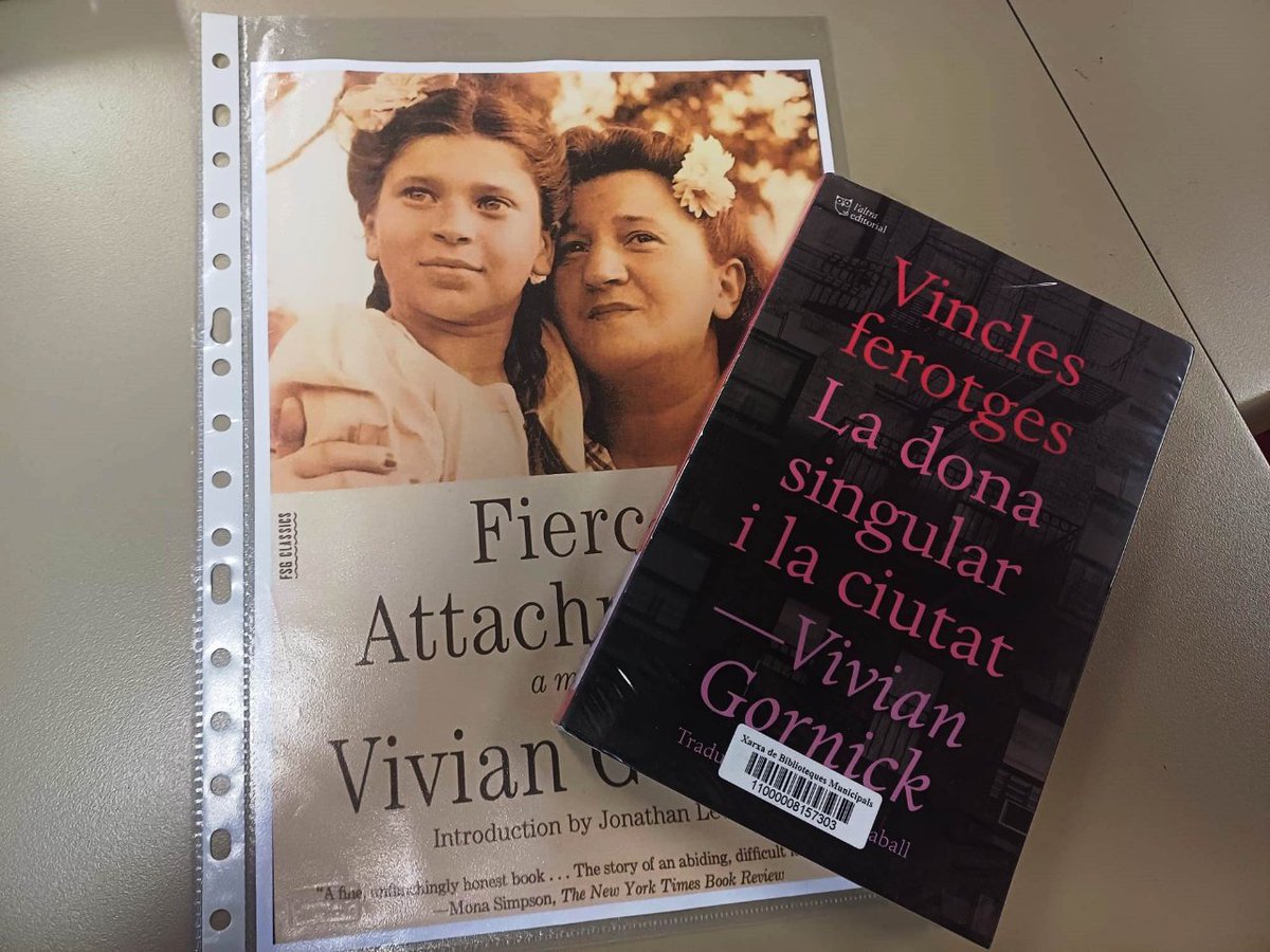 La Vivian Gornick i la seva mare van tenir una relació marcada pels "Vincles ferotges" que avui han protagonitzat una nova sessió del Club de Lectura per a professionals. Hem tornat a gaudir del plaer de xerrar al voltant d'un gran llibre. <a href="/laltraedi/">L'Altra Editorial</a> <a href="/BiblioBellvitge/">Biblioteca Bellvitge</a>