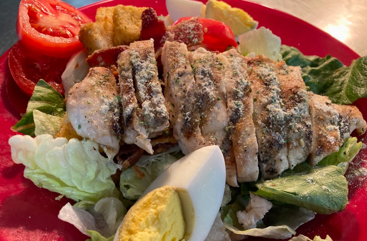 TCsReferee's tweet photo. Happy Tuesday Friends. 

Join us for a scrumptious HALF SALAD SPECIAL for lunch, 11am-4pm.

Then come back tonight for BOGO 1/2 OFF BURGERS for dinner, 5-10pm.

TANTALIZING TUE SOUPS (1.21.25):
Tomato Mushroom - Stuffed Bell Pepper

#GoRef https://t.co/ktTpUa0L2s