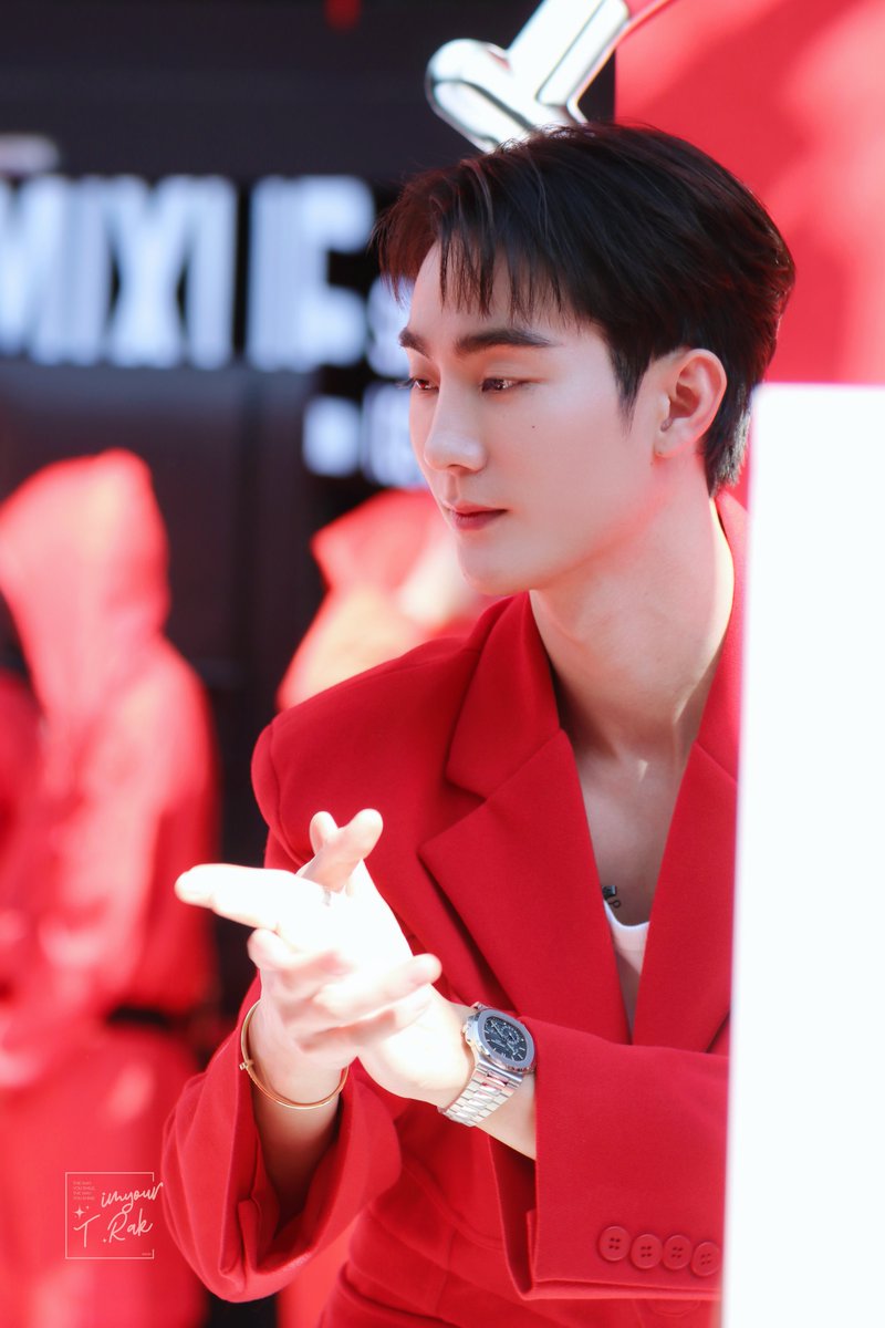 imyourtrak's tweet photo. วิบวับๆเต็มสองมือเลยทั้ง #PatekPhilippe  ทั้ง @Cartier #JusteunClou ไว้วันไหนไม่มีเงินจะขอไปรูดมาใช้นะคะ😌🫶🏻✨

FORCEBOOK WITH AHC ❤️
#AHCxForceBook
˚₊·—̳͟͞͞♡⟢　#fforce_ @fforcejs
#Cartier https://t.co/OE9MJpeTJh