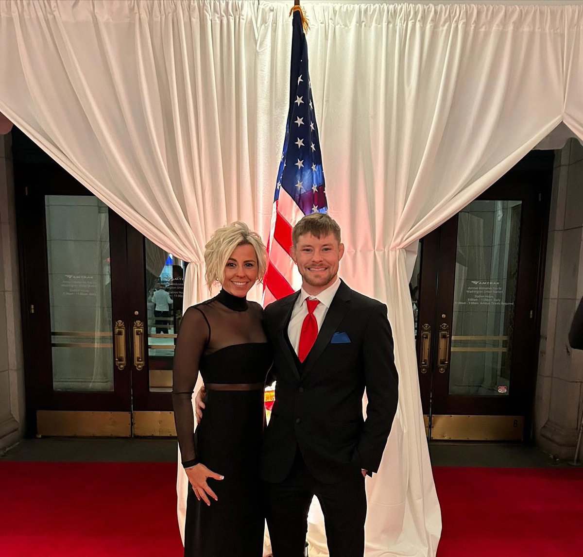 ThugnastyMMA's tweet image. i had the experience of a lifetime celebratin the inaguration. God really hooked me up with the vip experience. I prayed with @TheNotoriousMMA and @JonnyBones said hey to my buddy @patrickbetdavid and met a lot of other great people!
Back to the farm and time to train like a…
