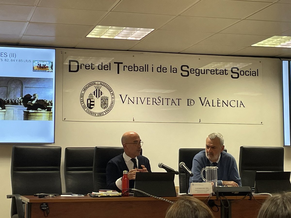 Pues tenemos la sala llena para escuchar a <a href="/kike_nores/">Luis Enrique Nores</a> …