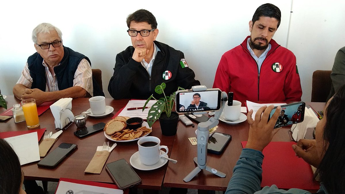 CDE PRI Guanajuato (@prigto) on Twitter photo Tenemos un récord negativo con el precio de la gasolina en el país. Hoy, se tiene el precio más alto de la historia. El <a href="/PRI_Nacional/">PRI</a> exige a Morena bajar su costo.
Así lo señalaron en Celaya <a href="/EligioGonzalezF/">Eligio González</a> <a href="/estopellantonio/">Antonio Estopellan</a> y pdtes de CM de Tarimoro y Apaseo el Alto Tenemos un récord negativo con el precio de la gasolina en el país. Hoy, se tiene el precio más alto de la historia. El <a href="/PRI_Nacional/">PRI</a> exige a Morena bajar su costo.
Así lo señalaron en Celaya <a href="/EligioGonzalezF/">Eligio González</a> <a href="/estopellantonio/">Antonio Estopellan</a> y pdtes de CM de Tarimoro y Apaseo el Alto