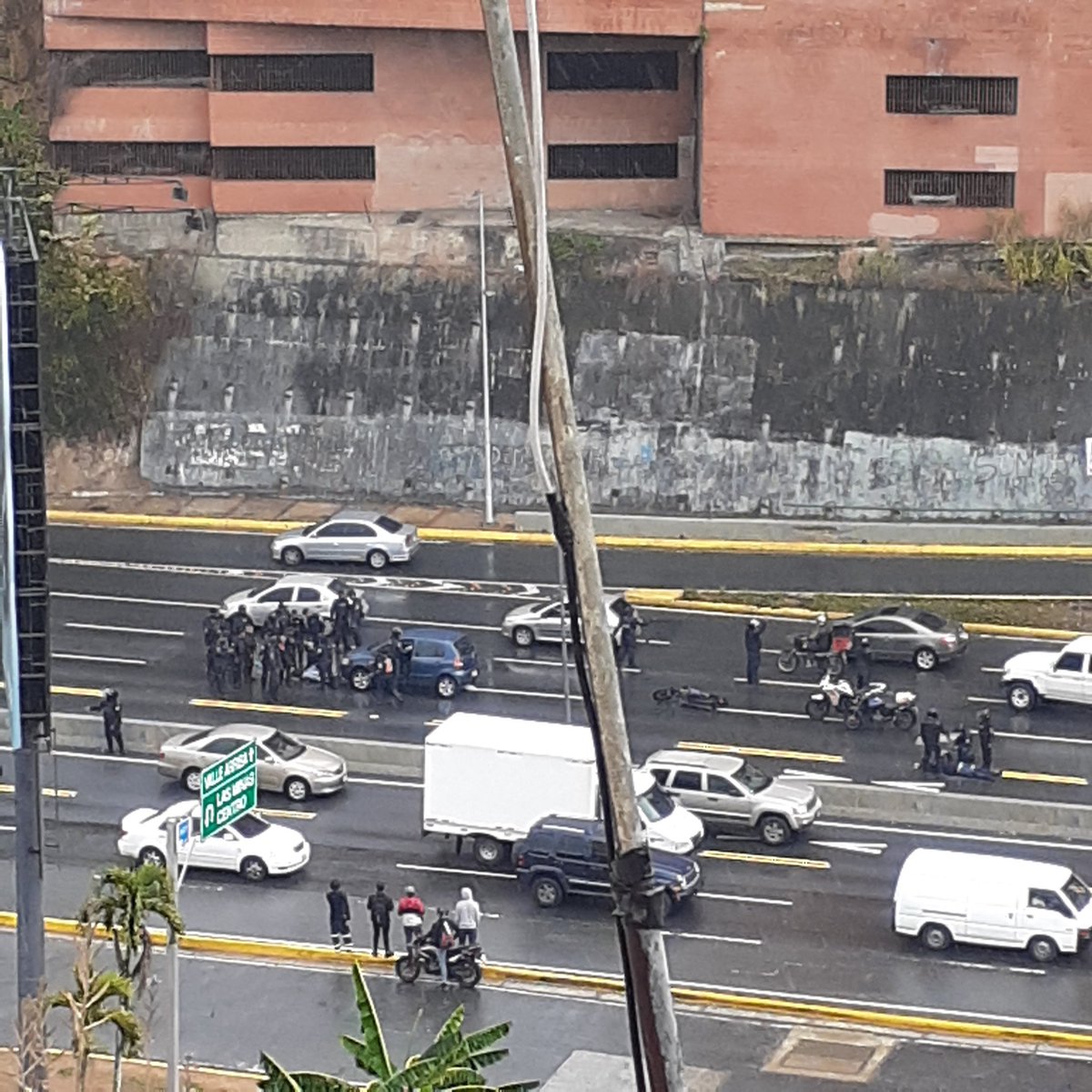 Accidente en la Autopista Padros del Este vía Petare-Centro, motorizados heridos, PNB y PCV en el lugar