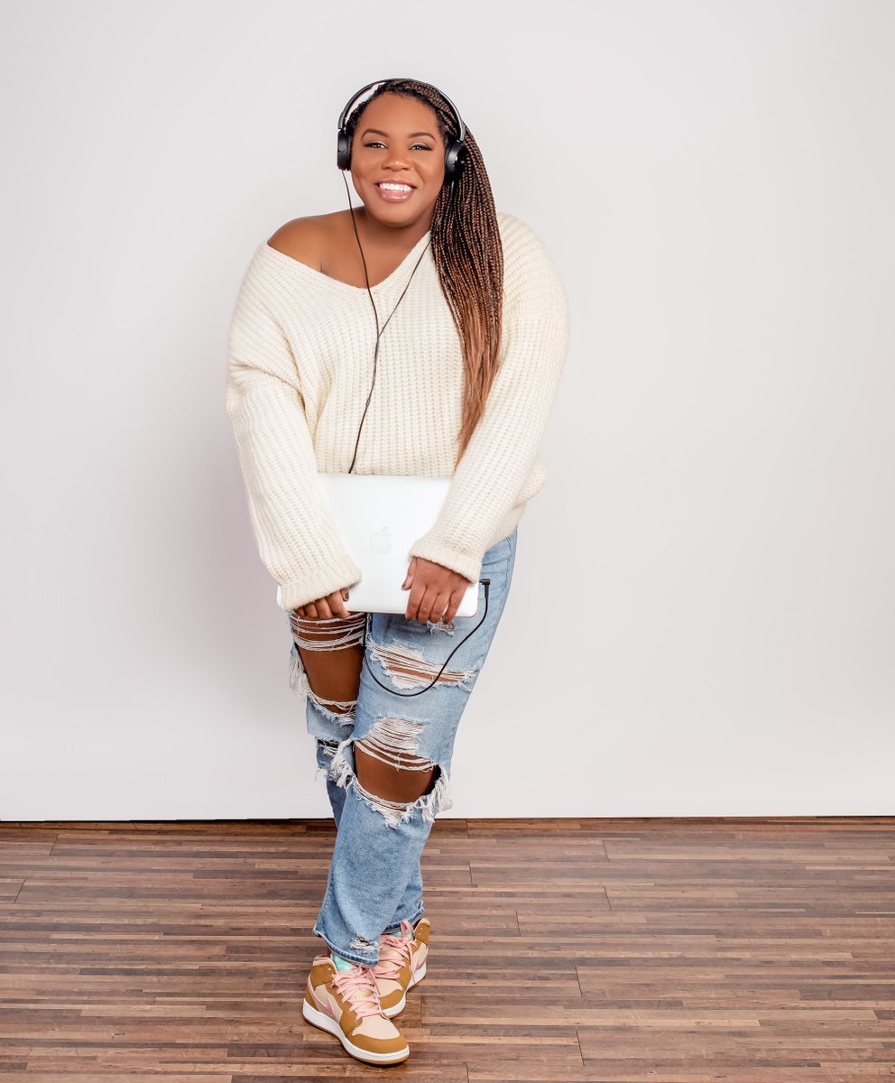 pgccnews's tweet photo. Joanne Coley was a mid-level professional looking for the next best step in her career path when she decided to enroll at PGCC. She landed a Sports Illustrated internship and F/T job providing play-by-play updates for the Washington Commanders! Read more: https://t.co/Y3OFw8d2mR https://t.co/3rPBM77UmI