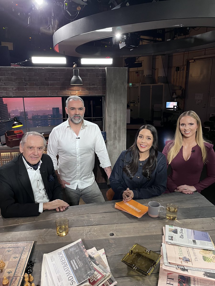 Donald Trump vill att USA tar över Grönland. Vad har Danmark och grönländarna att sätta emot? Och är vi på väg in i en ny världsordning där supermakterna tar det de vill ha? I studion: <a href="/JanKEliasson/">Jan Eliasson</a> <a href="/skyttedal/">Sara Skyttedal</a> <a href="/jesperzolck/">Jesper Zølck</a>