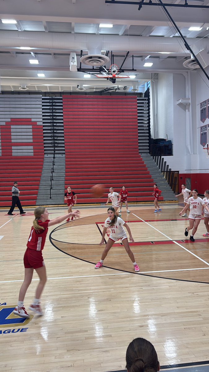 WAYouthHoops's tweet photo. Our Middle School squad took the floor this weekend in the WA tournament! Their lock down defense and unselfish passing led the way to victory in some tight games! Keep up the hard work girls! 💪🏻🏀 @WAgirlshoops https://t.co/zqM6kYlBGn