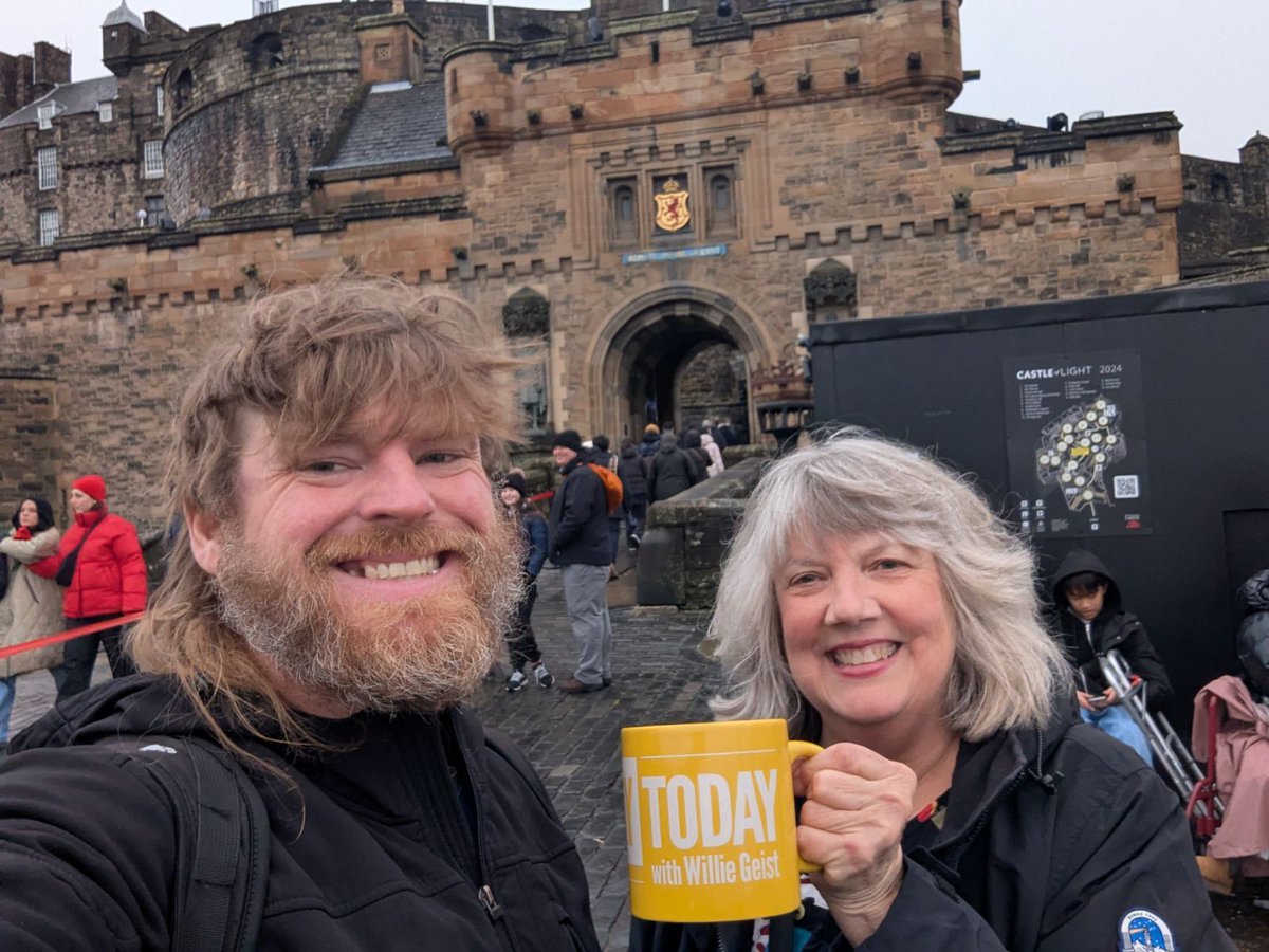 nohbdyblank's tweet photo. @CBSSunday Chris and Melinda Andrews at Edinburgh Castle #SundayTODAY. https://t.co/vA3eDAkgQW