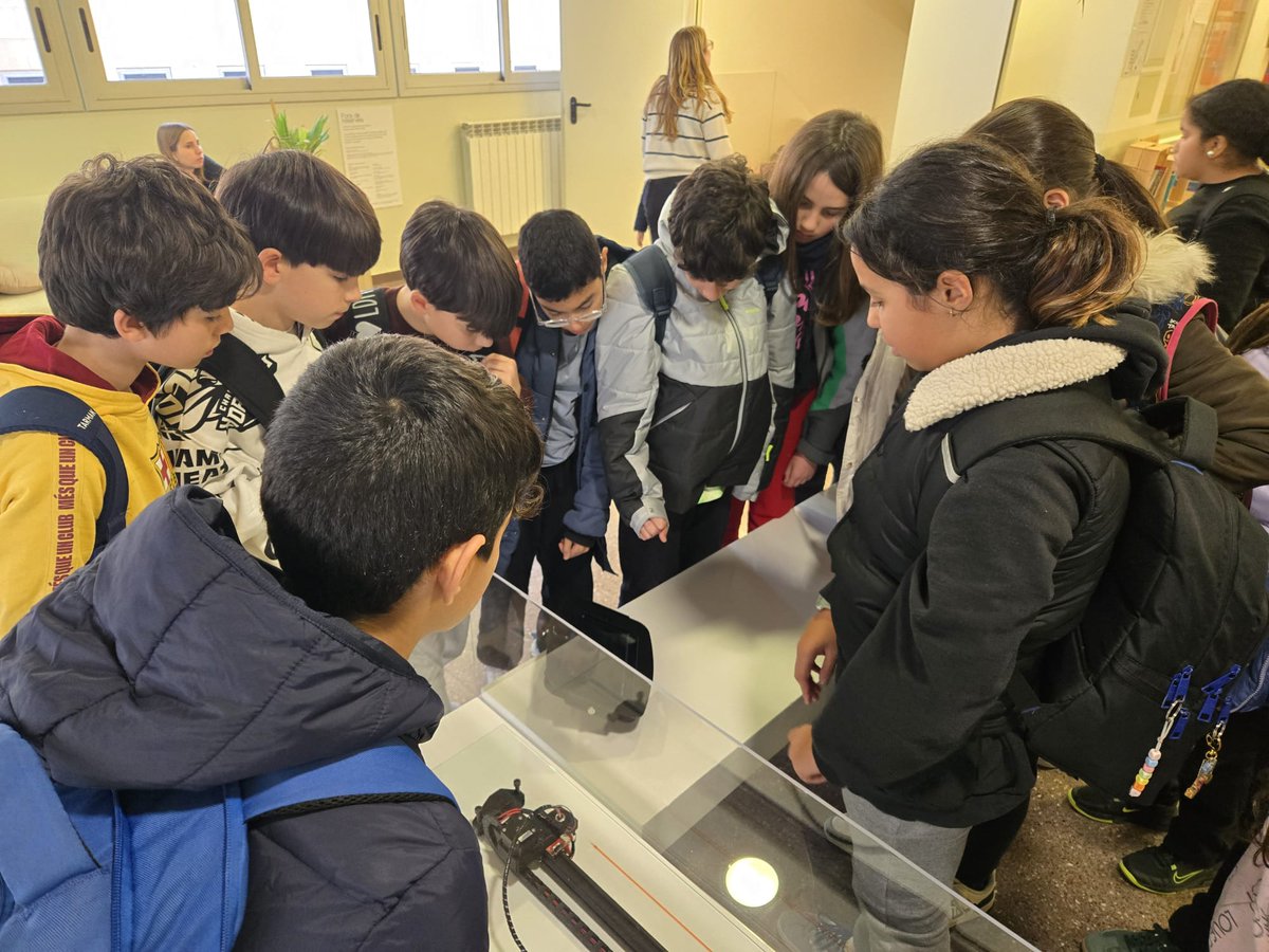 Escola Sagarra (@escolasagarra) on Twitter photo L'obra INFIDEL MERIDIÀ de Mariona Montcunill ja ha arribat a l'escola!
En el marc del programa "Fora de Reserves" impulsat pel <a href="/MACBA_Barcelona/">MACBA | Museu | BCN</a> , <a href="/bcncultura/">Barcelona Cultura</a> i <a href="/consorciedubcn/">Consorci d'Educació</a> l'escola Sagarra acollirà aquesta obra durant tot el curs.
Comencem a investigar!!! L'obra INFIDEL MERIDIÀ de Mariona Montcunill ja ha arribat a l'escola!
En el marc del programa "Fora de Reserves" impulsat pel <a href="/MACBA_Barcelona/">MACBA | Museu | BCN</a> , <a href="/bcncultura/">Barcelona Cultura</a> i <a href="/consorciedubcn/">Consorci d'Educació</a> l'escola Sagarra acollirà aquesta obra durant tot el curs.
Comencem a investigar!!!