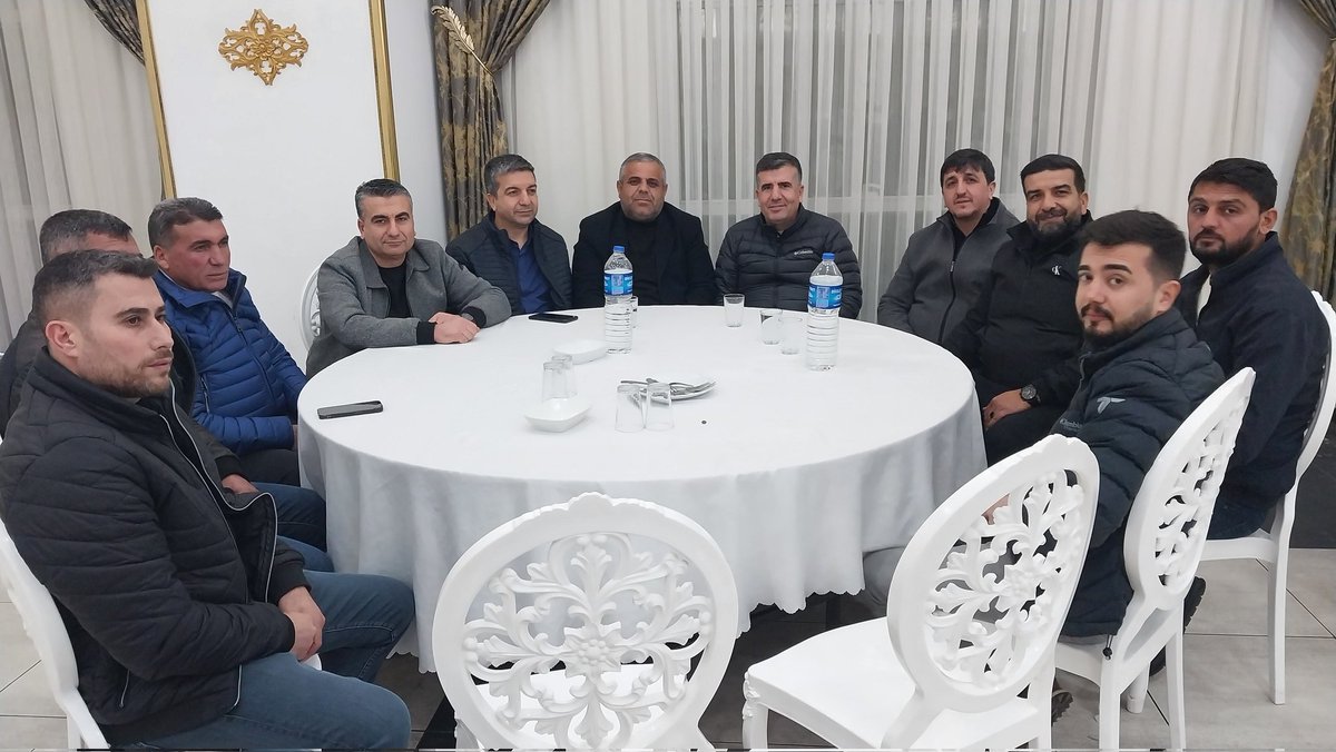 METNGNGREN1's tweet photo. Hazro Terdöken (şığan ) köyünden 
UYANSIZ  Ailesi’nin mutlu günü olan Yasemin ve Cemil kardeşlerimizin düğün törenine katıldık
Genç çifte bir ömür boyu mutluluklar diliyorum. https://t.co/02DKfY1CpE