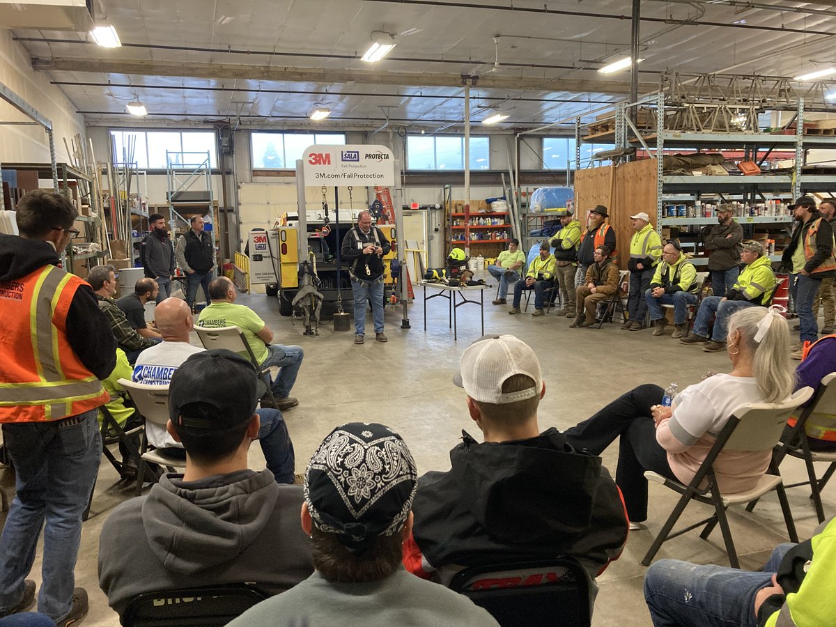 chambersconstr's tweet image. Chambers recently held an awareness training class to go over fall protection and ladder safety. Thank you 3M and @EdgeConstSupply for leading this refresher course for all of our field employees to ensure a safer jobsite! #GoChambers #SafetyTraining #Construction