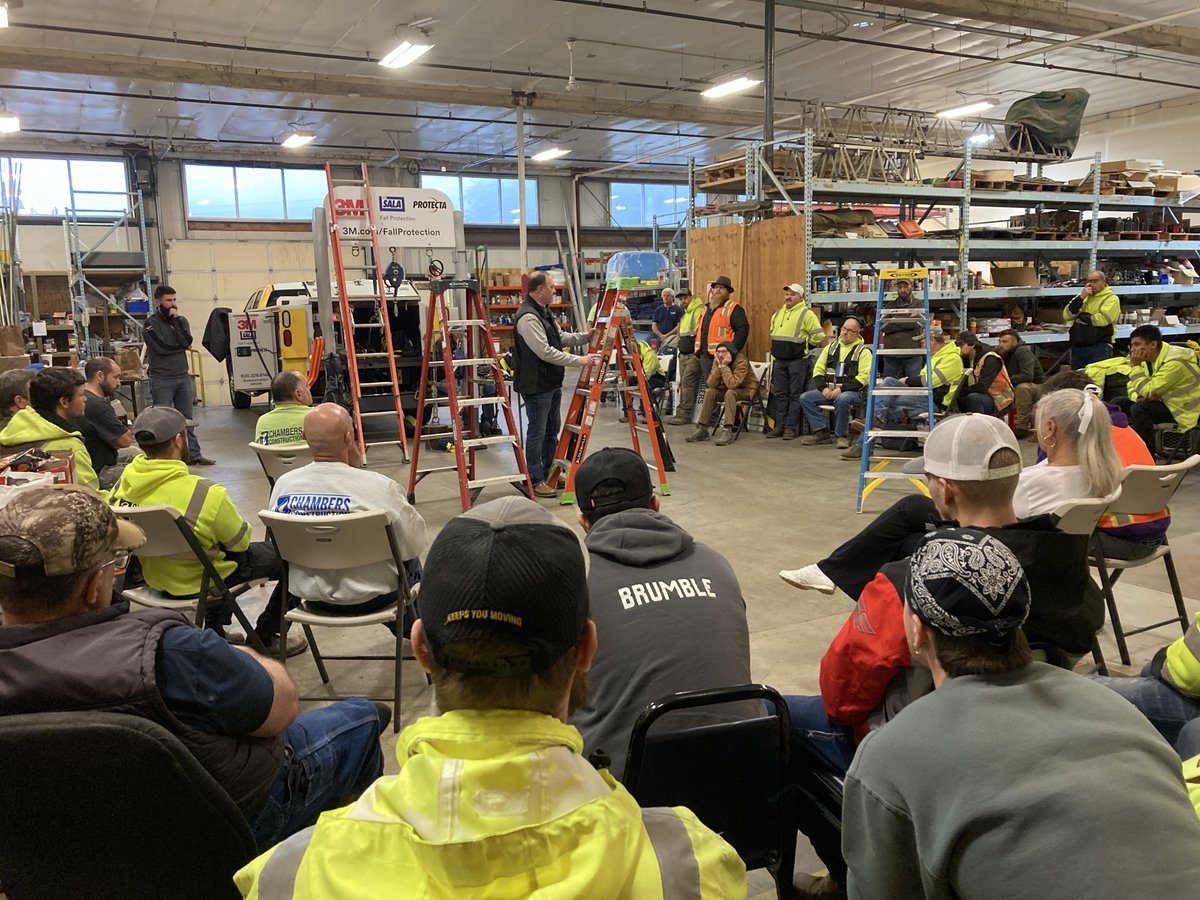chambersconstr's tweet image. Chambers recently held an awareness training class to go over fall protection and ladder safety. Thank you 3M and @EdgeConstSupply for leading this refresher course for all of our field employees to ensure a safer jobsite! #GoChambers #SafetyTraining #Construction