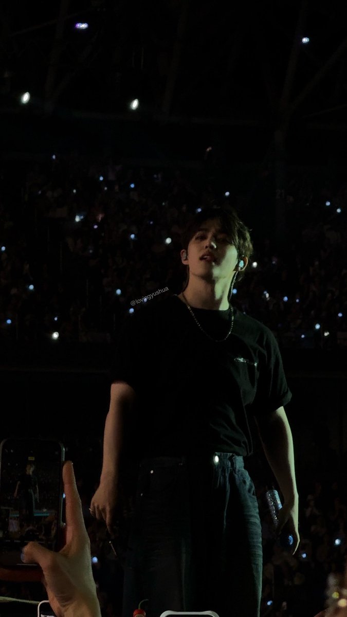 sounds_of_cheol's tweet photo. how can someone be so attractive https://t.co/6ZDYrySfwR
