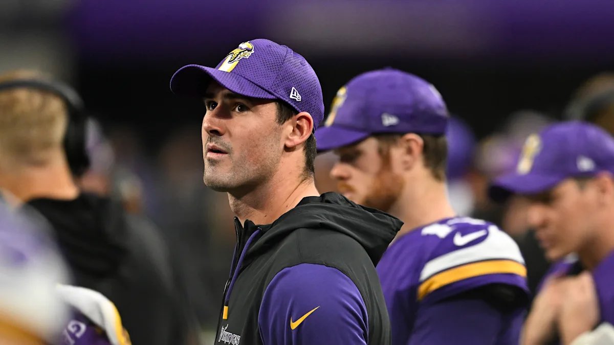 NFCNorthNewss's tweet photo. 🚨🚨BREAKING: The #Vikings have informed Sam Darnold that they will NOT be bringing him back for the 2025-26 season. 

Former #Giants QB Daniel Jones will be Minnesota’s starter to begin the season as JJ McCarthy won’t be fully healthy until mid-season.

KOC is enamored with the idea of a mobile quarterback and believes he can get the same, if not better production out of Jones that he did with Darnold. 

A new era in Minnesota is now underway. 👏👏👏
