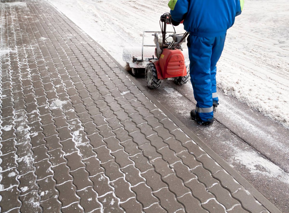 BMMinc's tweet photo. #SnowRemoval and salting are important tasks for winter maintenance. Our crew will make sure the stairs and sidewalks around your buildings are functional and safe. https://t.co/CGYikKLvDS