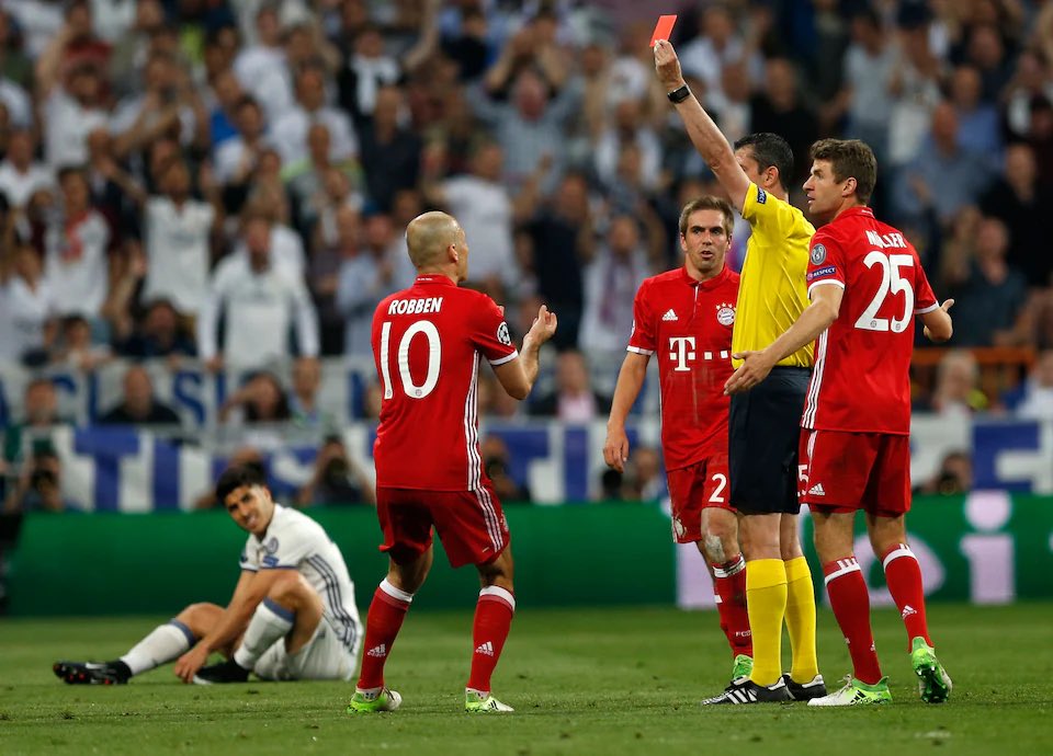 Bayern vs Real Madrid (16/17)

The greatest robbery in modern football. 

A thread.
