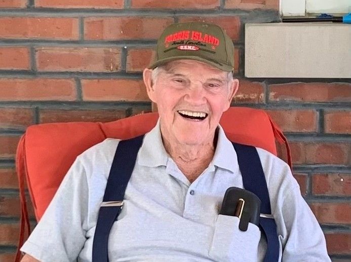 BlockClubCHI's tweet photo. Jim Bansley, a father of 12 who watched over Beverly from his porch, has died at 93. https://t.co/WxUASZ62XX https://t.co/g5zJP0nbse
