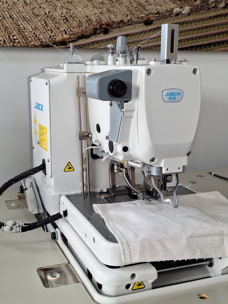 JackSewingUK's tweet photo. The Jack JK-9820-01 Eyelet Button Hole Machine is available to order! 

For more information, or to request a quote via our website, click the link below! 🔗

🔗 https://t.co/bcMwMCxsf4 https://t.co/F2YqsW7Kk0