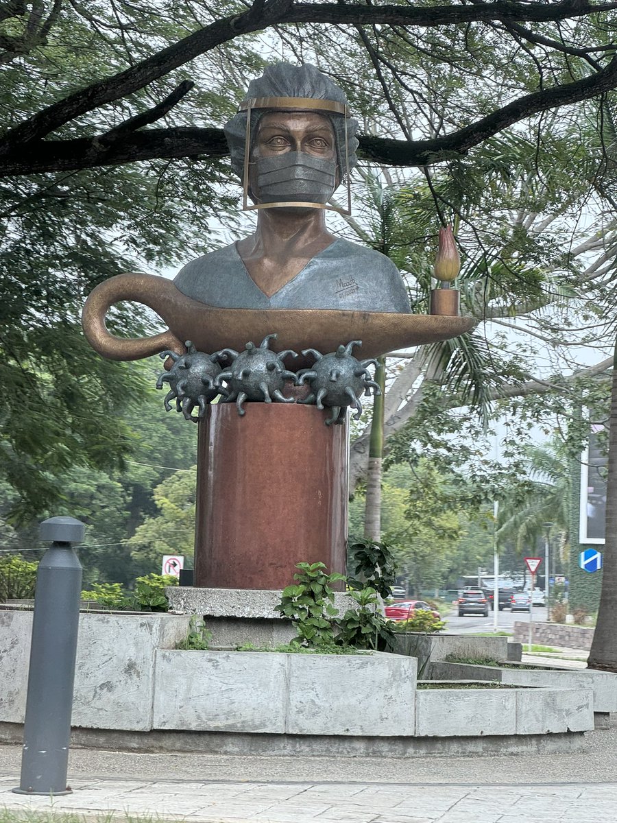 Habrá monumento más feo que este?