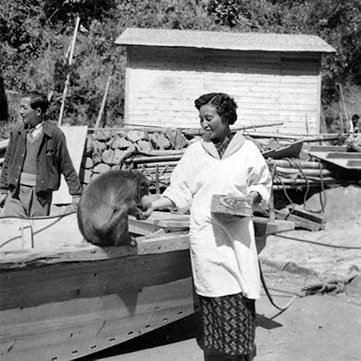 Satsue Mito Japoniako irakaslearen egitekoa funtsezkoa izan zen primatologiaren historian gehien aipatzen den azterlan batean.

i.mtr.cool/pupasxcemv