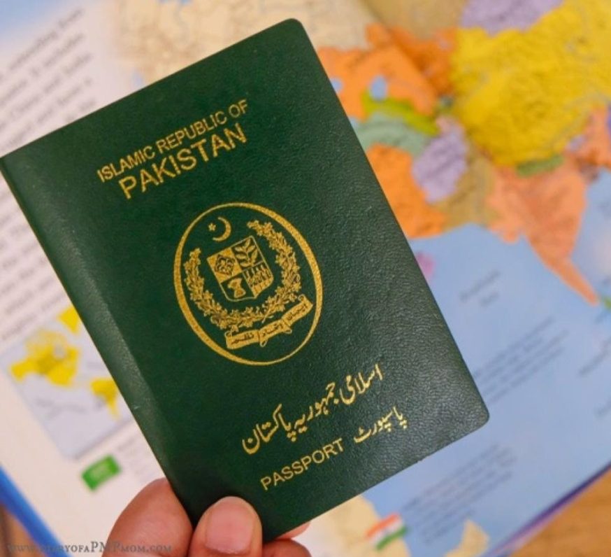TimesAlgebraIND's tweet image. BIG NEWS 🚨 UAE has banned Pakistani citizens, not giving VISAS.
SHOCKING REASONS 🔥🔥 --
1) Violation of UAE Laws
2) Involvement in Protests & Anti UAE Propaganda
3) Documentation Fraud
4) Involvement in Criminal activities 
Pak denies reports but Many Pakistani citizens are…