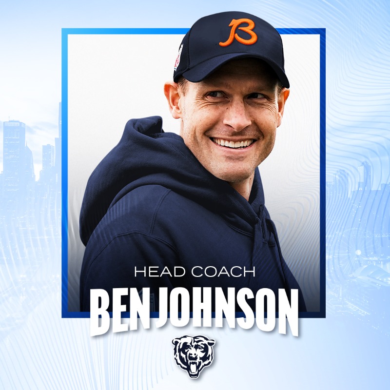 ChicagoBears's tweet photo. A new era in Chicago.

Welcome to the Bears, Coach! 🐻⬇️
