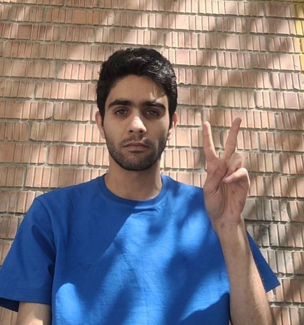 #خشایار_سفیدی هنرمند شریفی‌ست که به جرم !
« #نه_به_اعدام » گفتن ، زندانی شده
صداش هستیم تا روز آزادیش

#توماج_صالحی