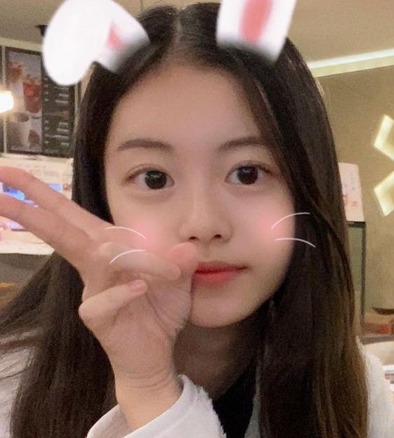 xnghanfans's tweet photo. How garam looked at 12 when she was threatened by an "male friend" of her that he would physically assault her.
 How garam looked at __ when she 
A thread 🧵 https://t.co/0EAdReVObZ