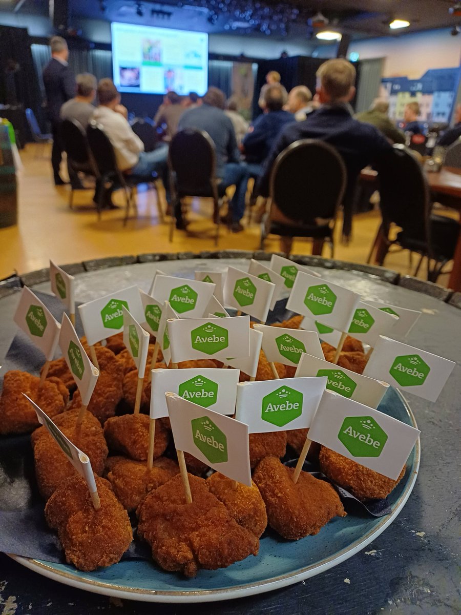Royal_Avebe's tweet image. De rayonvergaderingen voor Avebe's leden en leveranciers zijn weer gestart. Gisteren was er een mooie opkomst! Er staan nog een aantal rayonvergaderingen op de agenda. Wij nodigen al onze leden en leveranciers van harte uit om hieraan deel te nemen. 🥔🌱