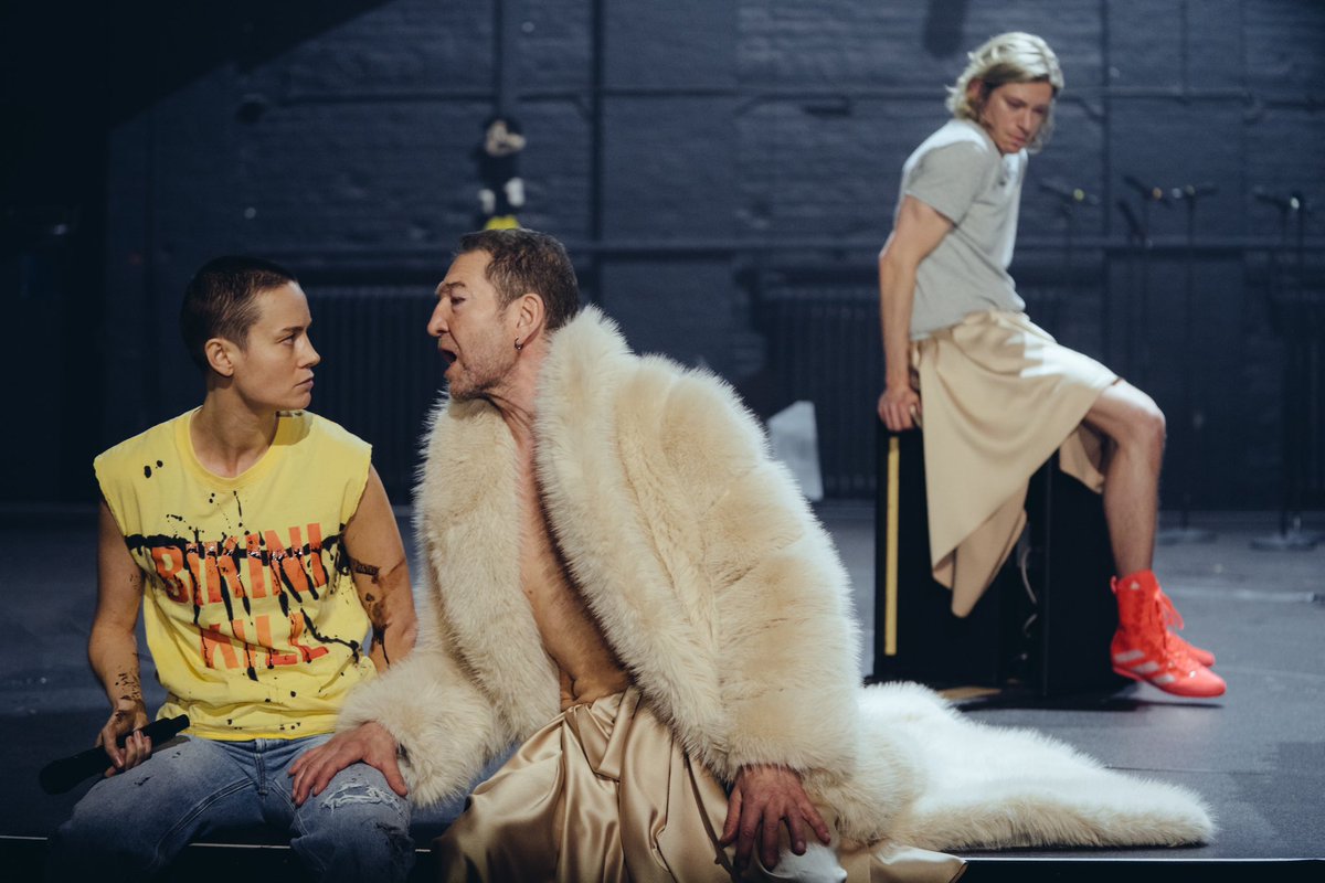 empire street (@estreetprods) on Twitter photo WHO’S YOUR DADDY?
This is your first official look at @BrieLarson, Stockard Channing and the cast of #ElektraPlay in action. 🏛️⚡️
📸 <a href="/helenmurraypix/">Helen Murray</a> WHO’S YOUR DADDY?
This is your first official look at @BrieLarson, Stockard Channing and the cast of #ElektraPlay in action. 🏛️⚡️
📸 <a href="/helenmurraypix/">Helen Murray</a>