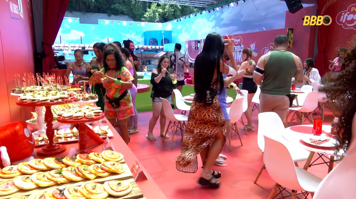 Quanta coisa gostosa, deu até fome aqui

#BBB25 #RedeBBB