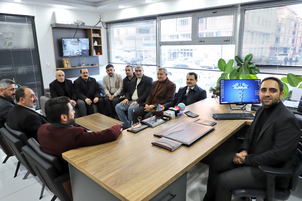 Umre vazifesini yerine getiren İl Yönetim Kurulu üyemiz Dt. Mehmet Şiyar Yalçın'ı işyerinde ziyaret ettik. Rabbim umresini kabul eylesin.