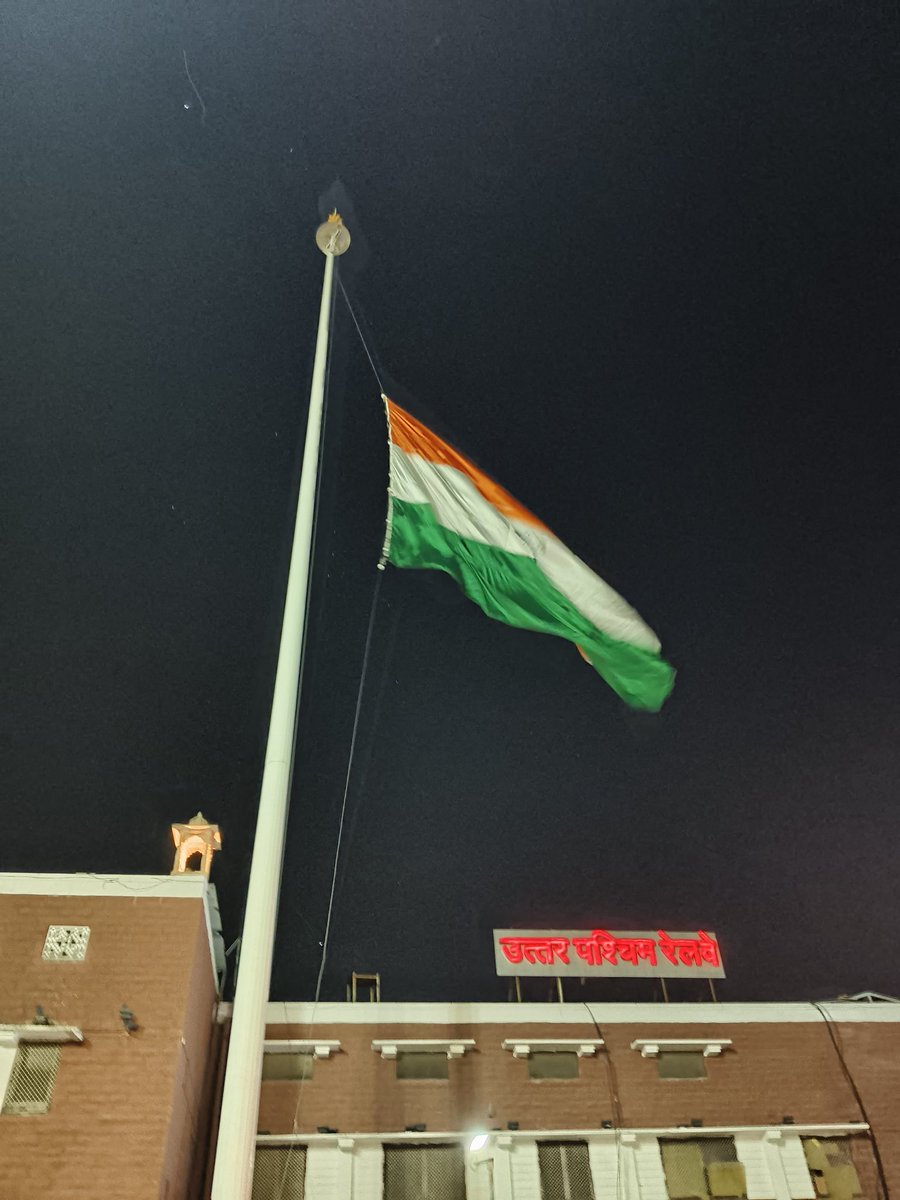 Skumar1818's tweet photo. सभी ग्रुप डी के कर्मचारियों को विभागीय पदोन्नति में समान अवसर दीजिए,ट्रैकमैन शिक्षित होकर भी विभागीय पदोन्नति से वंचित है।
बोर्ड द्वारा कमेटी का फैसला ट्रैकमैन के हित में दिया जाए। 
#Justice_For_Trackman #Ldce_Open_To_All
@RahulGandhi @PMOIndia  @AshwiniVaishnaw @vijaykbandhu https://t.co/koowxpslWU