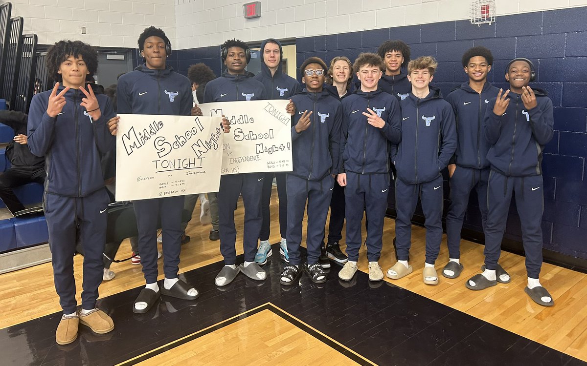 ScogginsMS's tweet photo. We loved having our @EhsmavsBhoops players onsite today promoting Middle School Night! See you tonight, Seahawks! https://t.co/ZjXZOvO3bZ