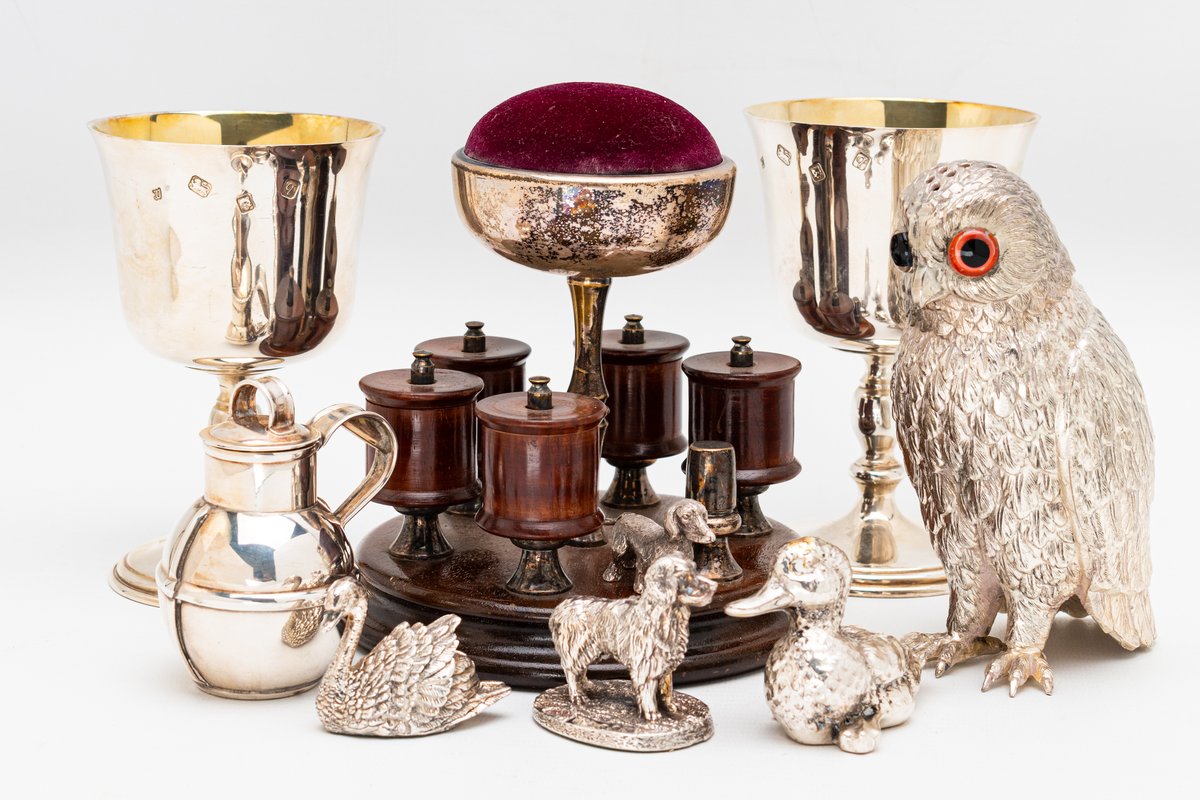 Auctionwint's tweet photo. A beautiful collection of silver and silver plated pieces😍

The image includes a silver plated owl shaped sugar shaker, early 20th century thread holder and pin cushion, a pair of silver goblets, a silver Guernsey milk can and a group of silver miniature animals.

All of these items are coming up in our auction Monday 3rd February 😀