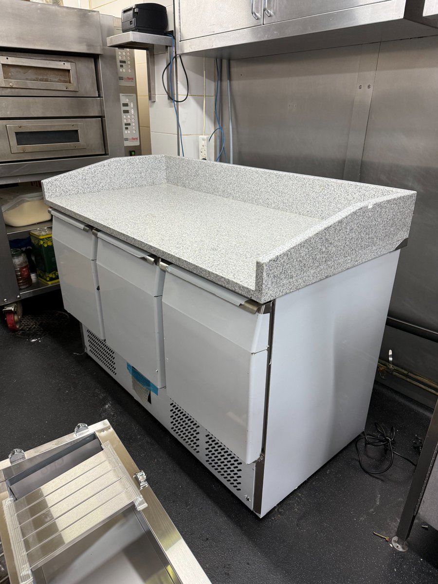 barandcatering's tweet image. A new🍕#pizza #prepcounter🍕from #Blizzard we have just supplied, delivered and assembled! A #pizzaprepcounter can help you prepare pizzas more efficiently by keeping ingredients close. This helps to maintain freshness of products by keeping them at a consistent temperature😃