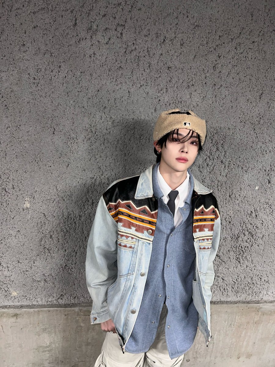 tearsonmalips's tweet photo. WINTER 00TD https://t.co/qLhxokoClX