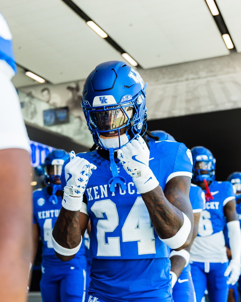 Ty🌟 (@tyranevans6) on Twitter photo Blessed and grateful to receive an offer from <a href="/UKFootball/">Kentucky Football</a>
<a href="/DrWashington_/">L'Damian Washington</a> <a href="/DeShawnBaker6/">Bakerboy21</a> <a href="/SC_DBGROUP/">SC DB's</a> <a href="/WRCoachThompson/">Hough Wideouts #LLDC5 🕊</a> Blessed and grateful to receive an offer from <a href="/UKFootball/">Kentucky Football</a>
<a href="/DrWashington_/">L'Damian Washington</a> <a href="/DeShawnBaker6/">Bakerboy21</a> <a href="/SC_DBGROUP/">SC DB's</a> <a href="/WRCoachThompson/">Hough Wideouts #LLDC5 🕊</a>