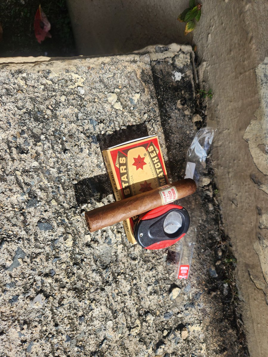 puffgeniecigar's tweet image. Herrera Esteli by Drew Esteate Rebusto 

#Cigar #Cigars #LocalSmokeShop