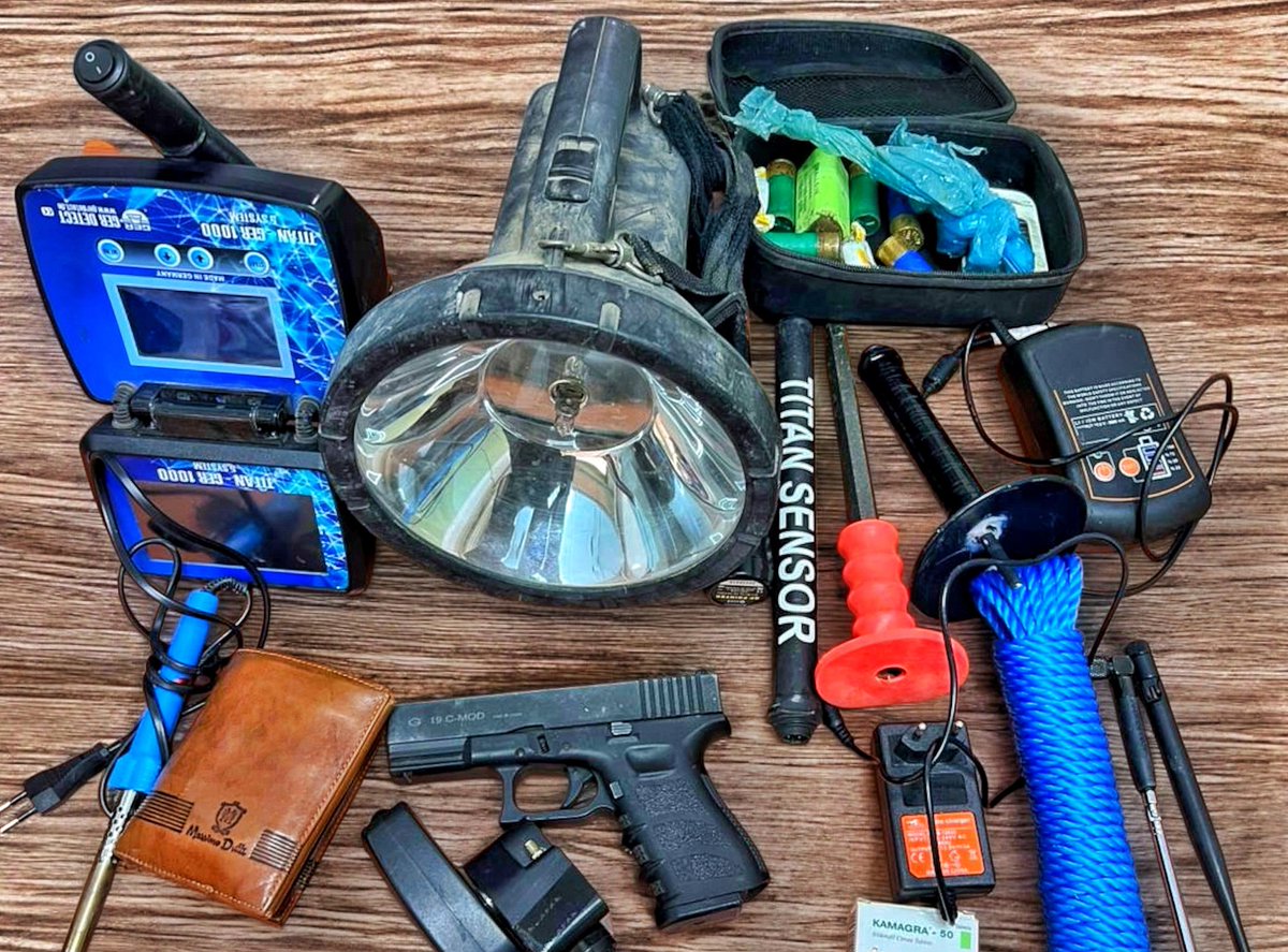 ⭕️  القبض على 11 شخصا “متلبسين”، خلال قيامهم بالتنقيب عن الآثار في محيط منطقة رابرين في محافظة السليمانية.
ℹ️ almasra.iq/117163/#hathal…