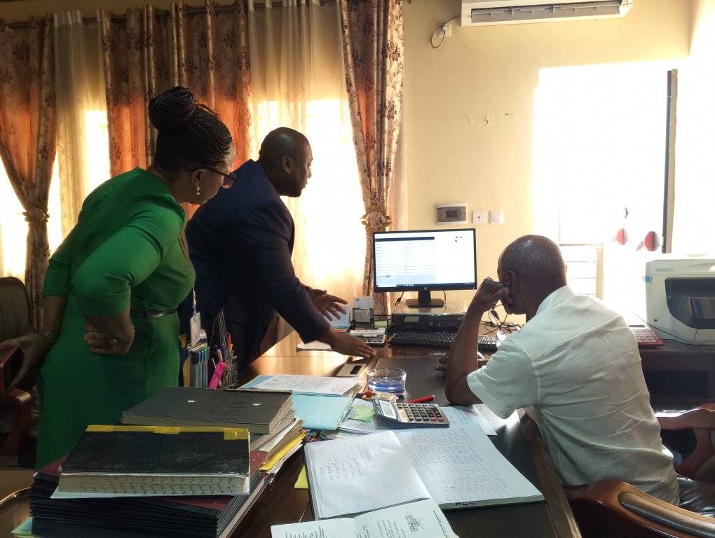 TheCameroonianZ's tweet photo. Signature du premier acte de naissance #numérique à la Commune d’Arrondissement de Yaoundé IV.

#Cameroon 🇨🇲 https://t.co/brbt3ophmx