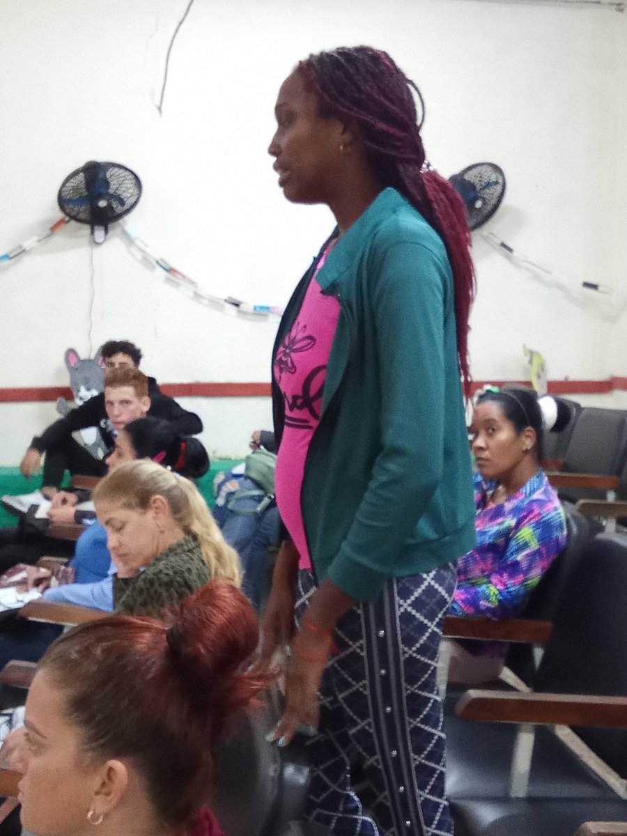 IsaRamn3's tweet photo. Con nuestros jóvenes en la Asamblea Municipal de Guías Base en #Guane  #JuntosXCuba #PinardelRío https://t.co/l555dcv3Op