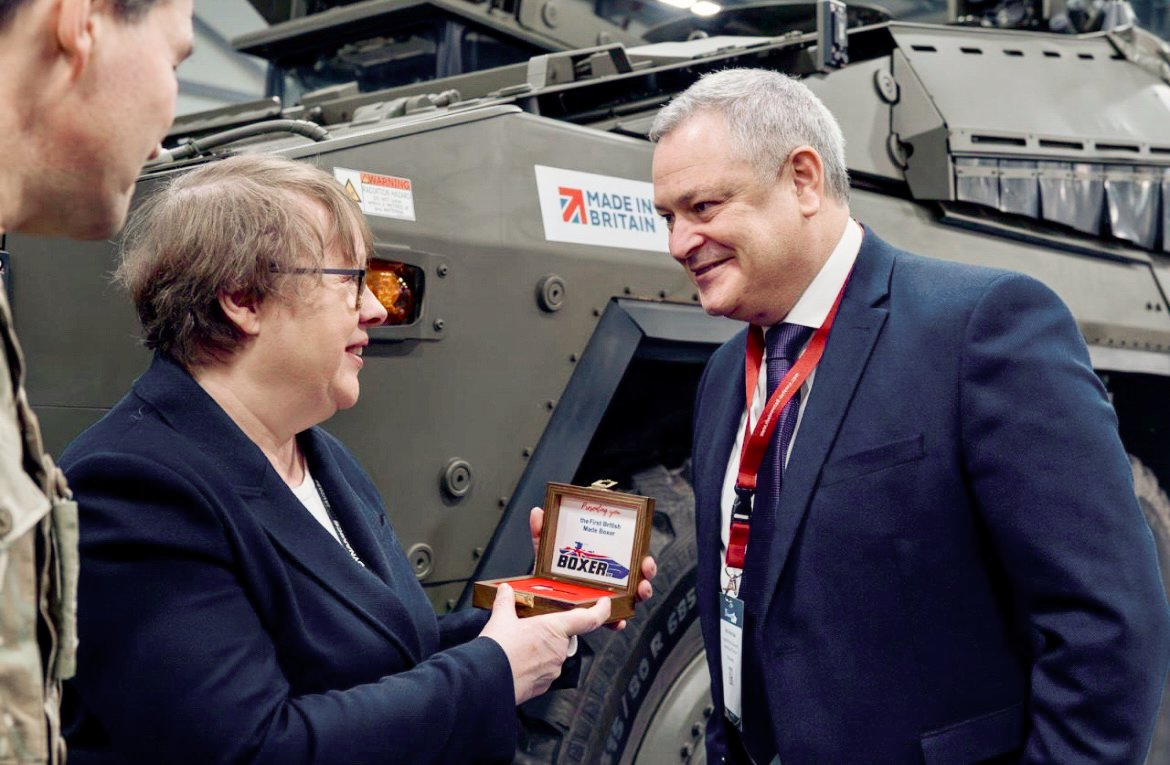 DefenceHQ's tweet image. 🇬🇧 Today at the International Armoured Vehicle Conference in Farnborough, our first British-made Boxer was unveiled by @meaglemp.

@BritishArmy's Boxer is powering economic growth by supporting 400 skilled jobs in Telford &amp;amp; Stockport, plus 1,000 more across the UK supply chain.