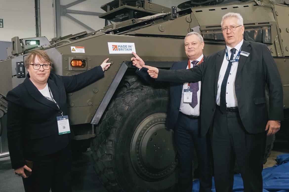 Ministry of Defence 🇬🇧 (@defencehq) on Twitter photo 🇬🇧 Today at the International Armoured Vehicle Conference in Farnborough, our first British-made Boxer was unveiled by <a href="/meaglemp/">Maria Eagle MP</a>.
<a href="/BritishArmy/">British Army 🇬🇧</a>'s Boxer is powering economic growth by supporting 400 skilled jobs in Telford & Stockport, plus 1,000 more across the UK supply chain. 🇬🇧 Today at the International Armoured Vehicle Conference in Farnborough, our first British-made Boxer was unveiled by <a href="/meaglemp/">Maria Eagle MP</a>.
<a href="/BritishArmy/">British Army 🇬🇧</a>'s Boxer is powering economic growth by supporting 400 skilled jobs in Telford & Stockport, plus 1,000 more across the UK supply chain.