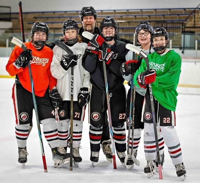 BISCSouthLoop's tweet image. Brayden & 4 of his teammates volunteered teaching 4-7 year olds the basics of hockey and ADM! 🏒✨ It’s always incredible to see these young athletes giving back to the community and sharing their love for the game. 👏 The next generation of hockey players is in good hands!