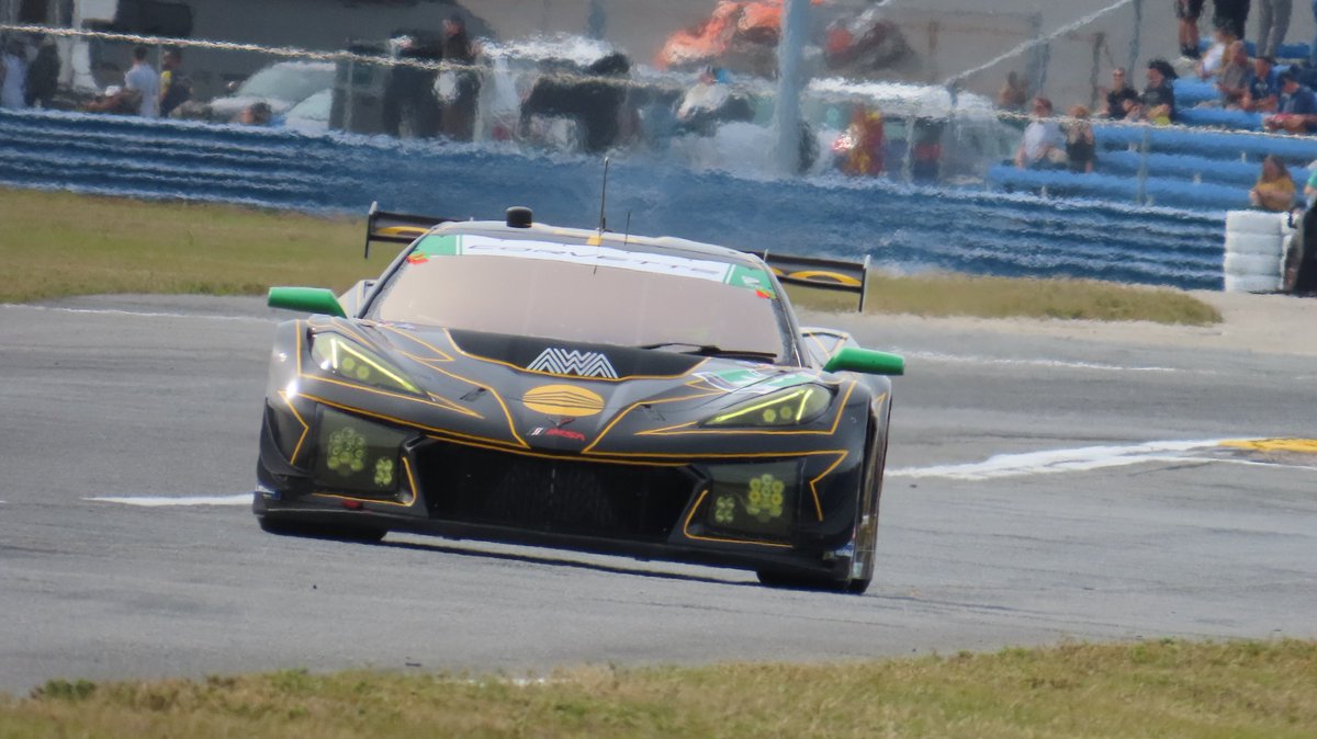 juanuy2010's tweet photo. All the Corvette Z06 GT3.R Teams by team at the #Rolex24 #roar24 #Daytona24
1st the @AWARacing @officialmarvink @mattbellracing #LarsKern #OreyFidani @CorvetteRacing https://t.co/wdSc3w2SUf