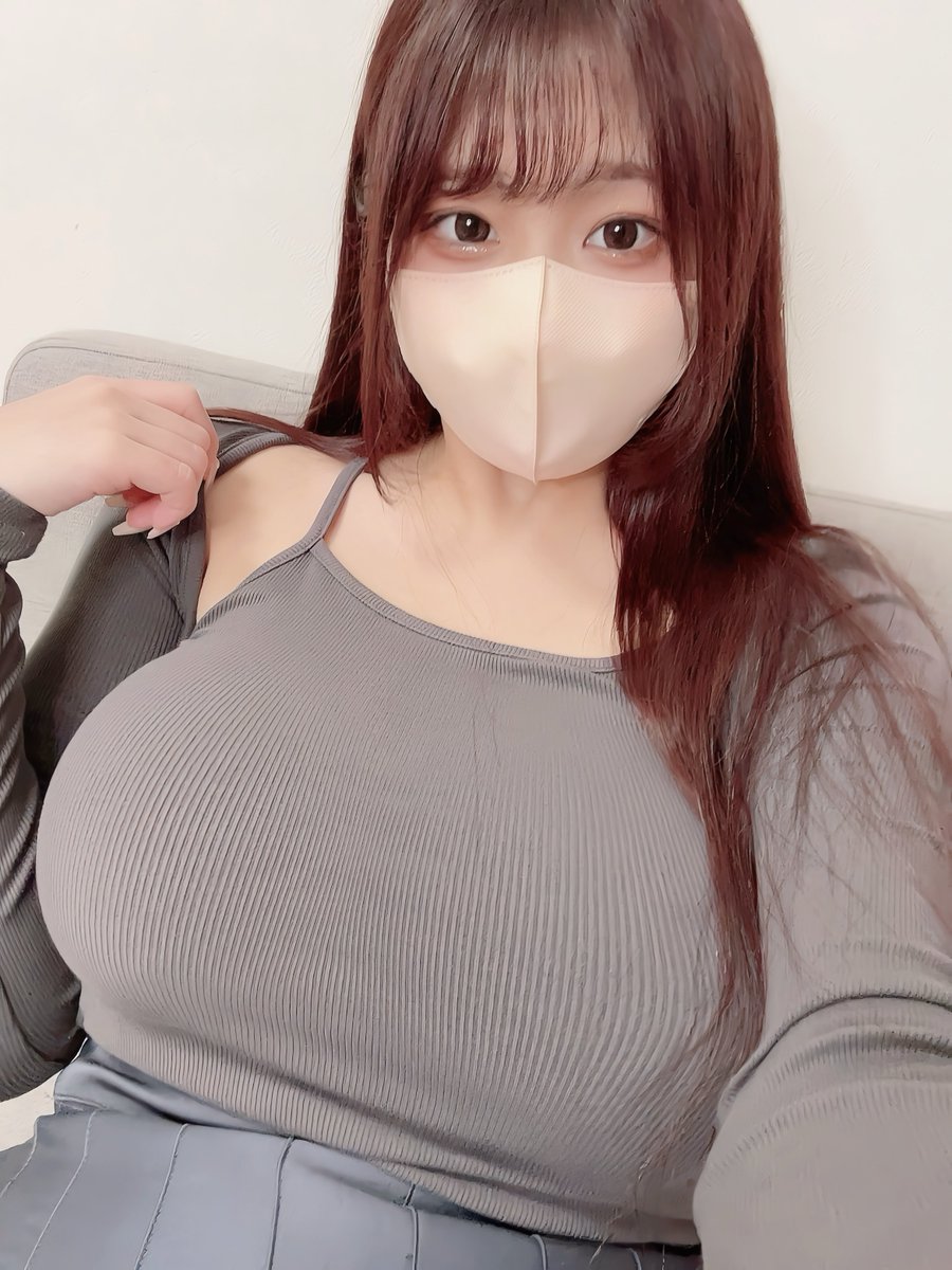 _ayami_OL's tweet photo. 実際こんなにおっきかったら本能で見てしまう？ https://t.co/KBT7tXLVQD