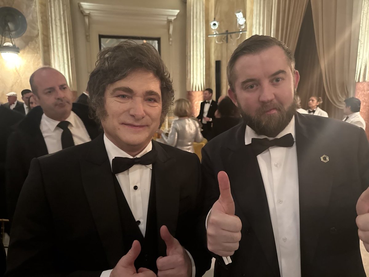 SergeyNazarov's tweet image. Many great conversations last night at the Inaguration Starlight Ball. Was great to discuss our industry with many forward thinking politicians, pro-blockchain legislators, top financial leaders, leading blockchain teams and highly educated old friends, all in one place.
We are…