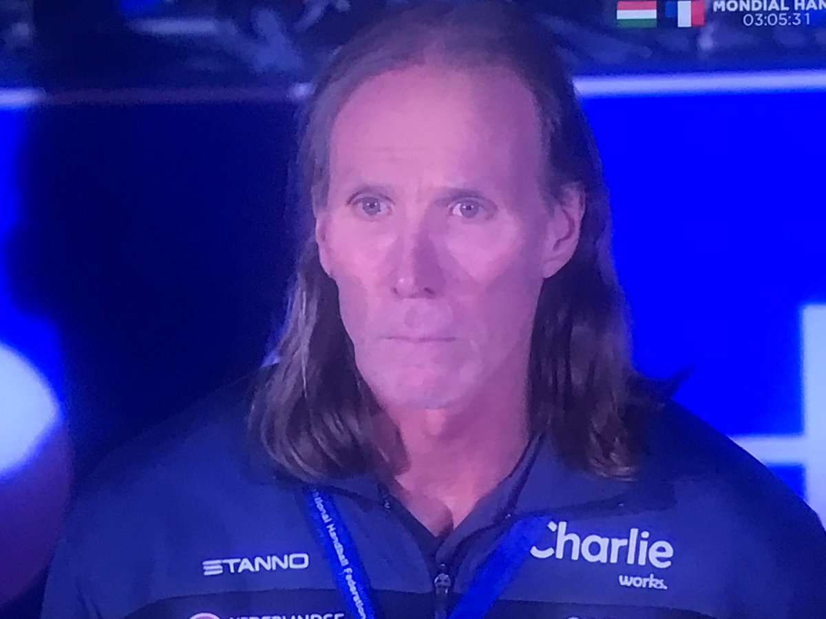 Vaya dos leyendas en los banquillos del Catar - Países Bajos. Veselin Vujovic y Staffan Olsson. Para ponerse de pie. Historia del balonmano 
#CRODENNOR2025