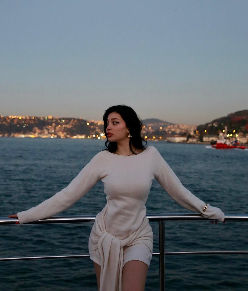 Beyaz renk ile baya melek gibi olmuş 🤍🤩
#NihleKopan